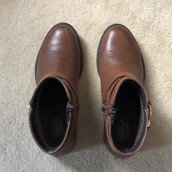 Flexi Booties - Picture 2 of 4